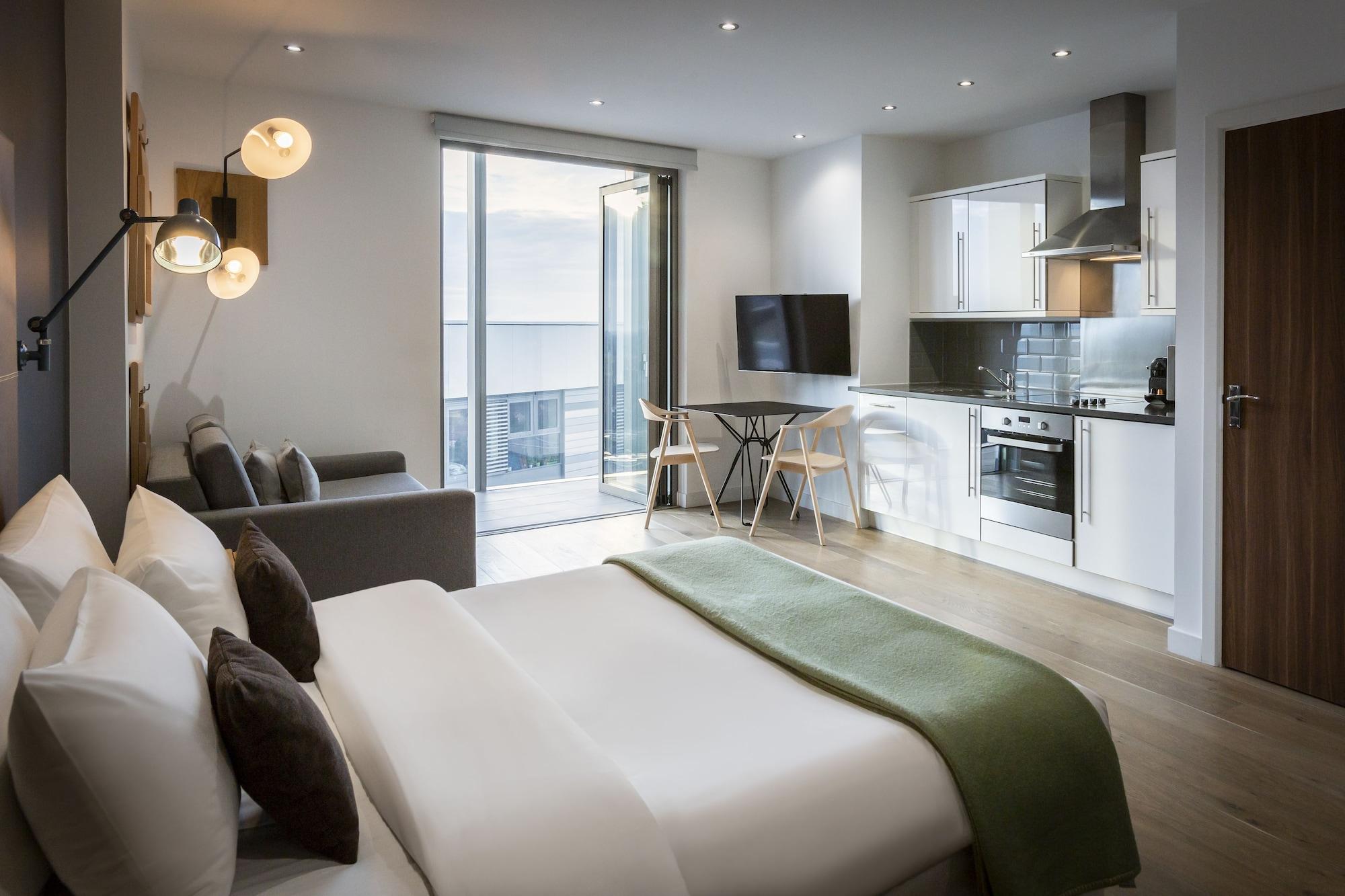 Aparthotel Adagio London Brentford Exterior photo