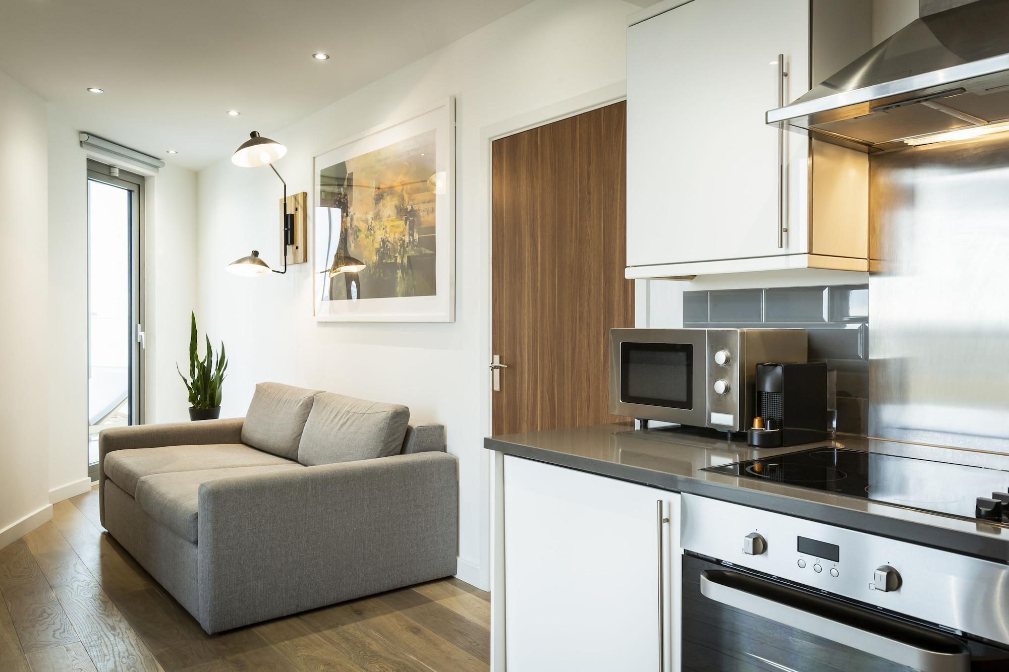 Aparthotel Adagio London Brentford Exterior photo