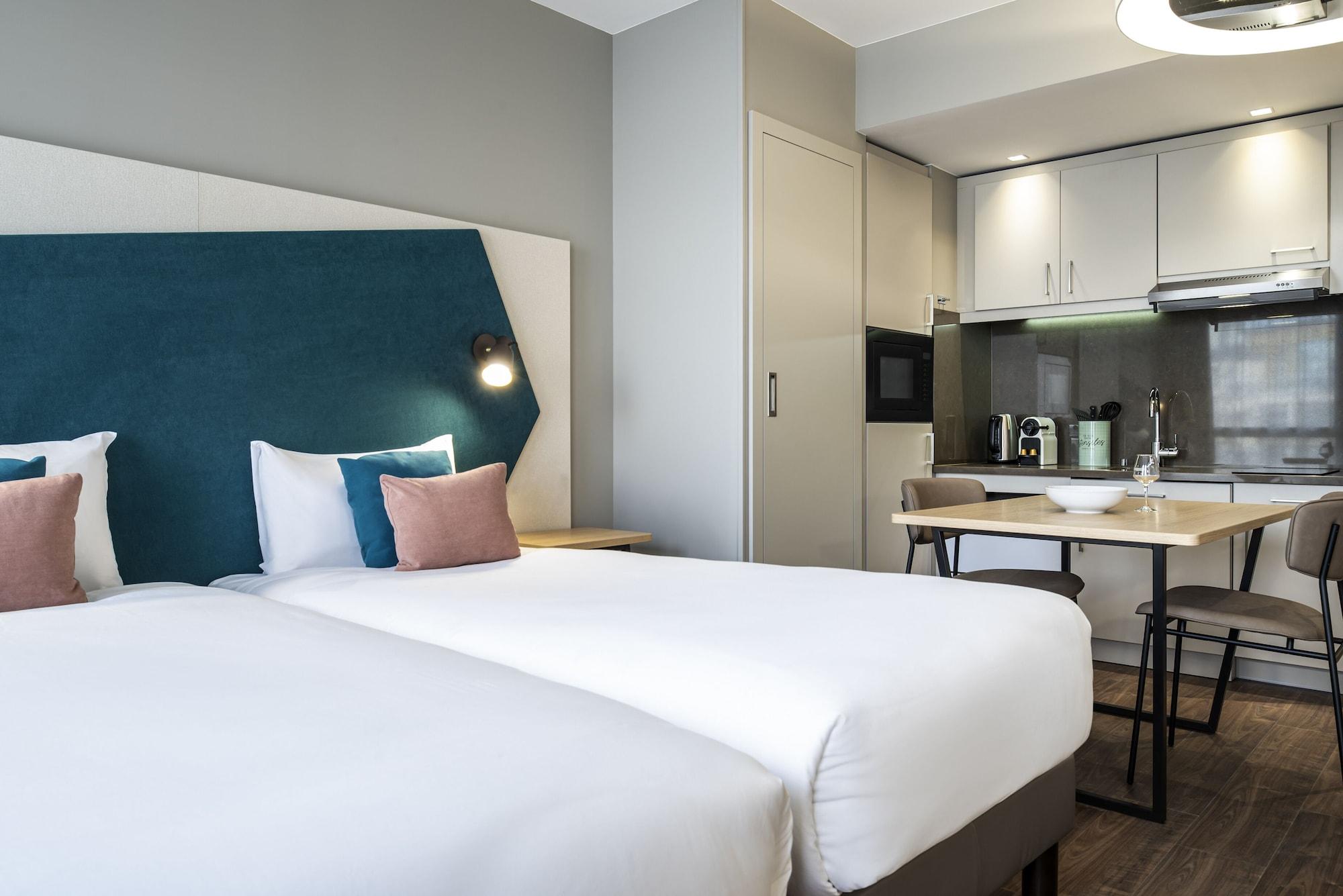 Aparthotel Adagio London Brentford Exterior photo