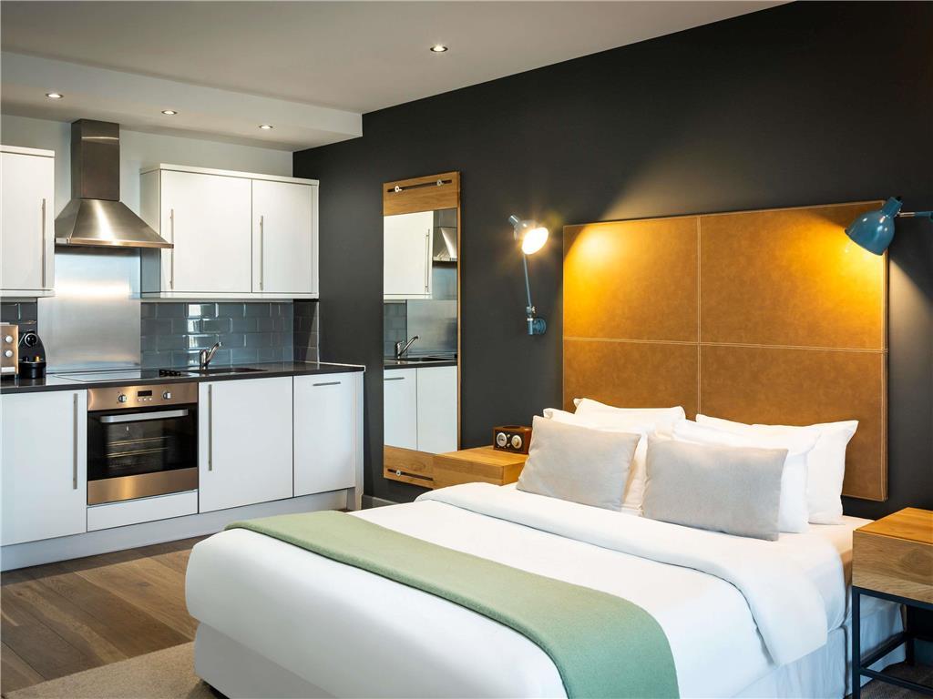 Aparthotel Adagio London Brentford Room photo