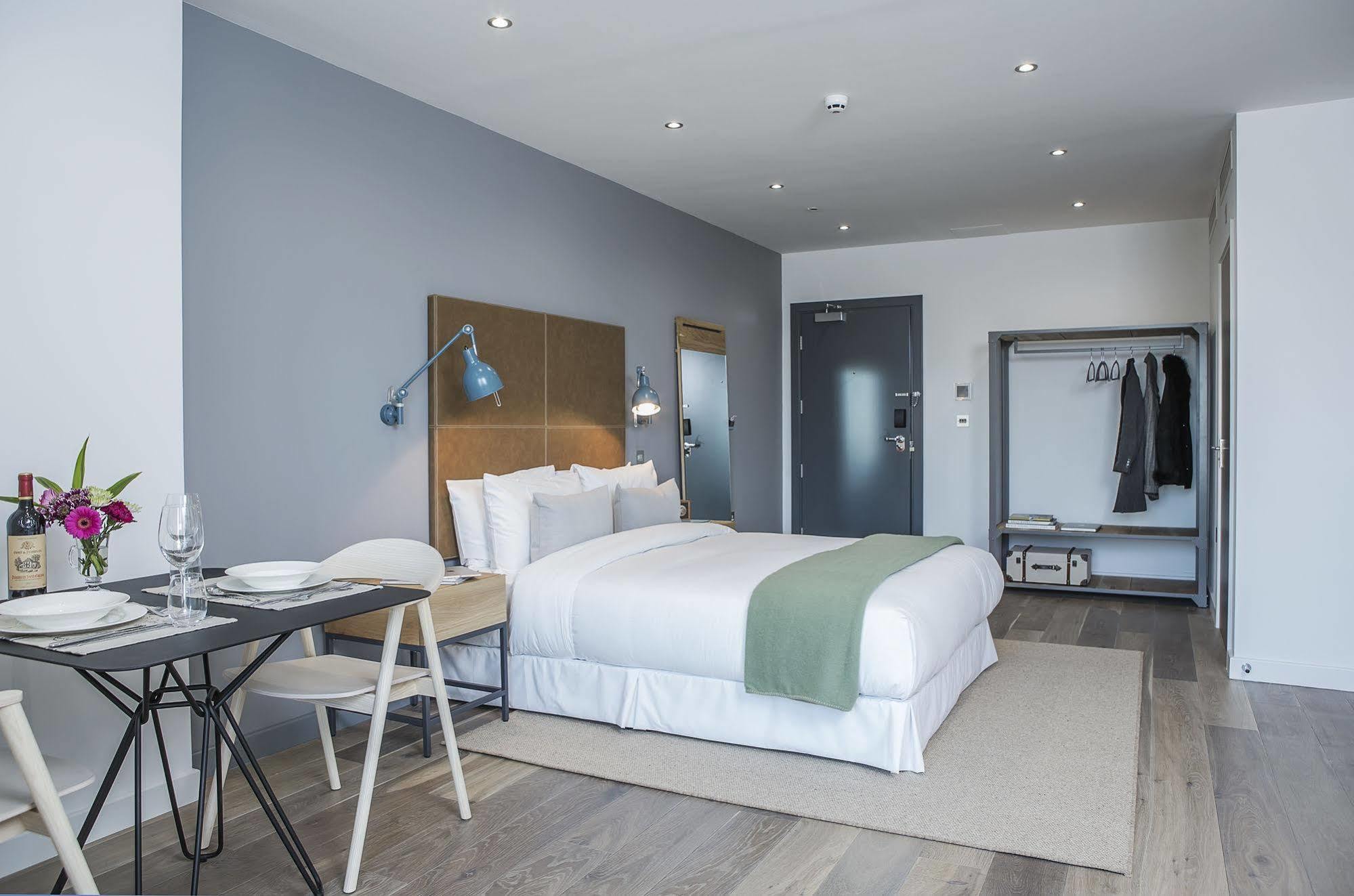 Aparthotel Adagio London Brentford Exterior photo