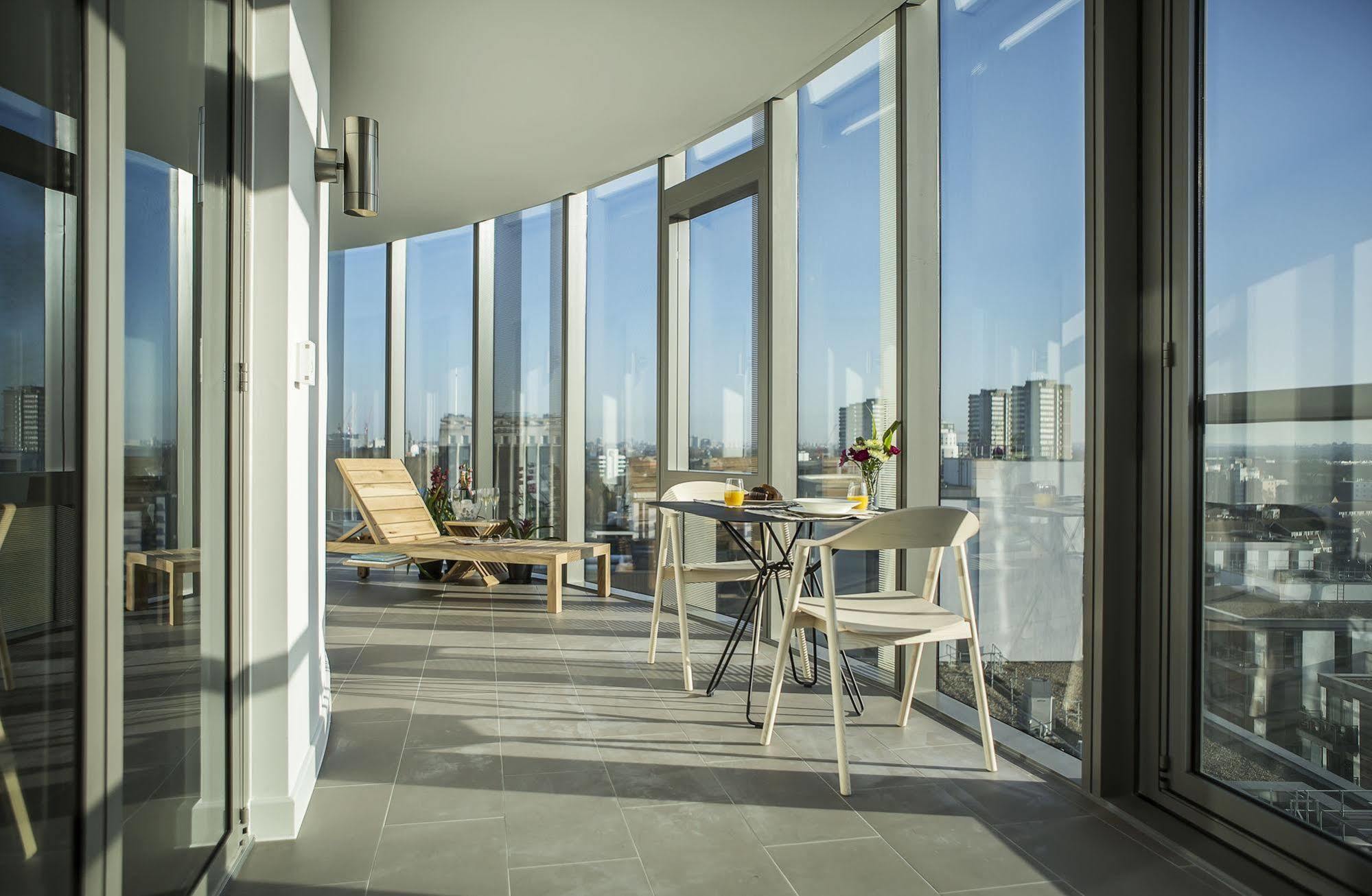 Aparthotel Adagio London Brentford Exterior photo
