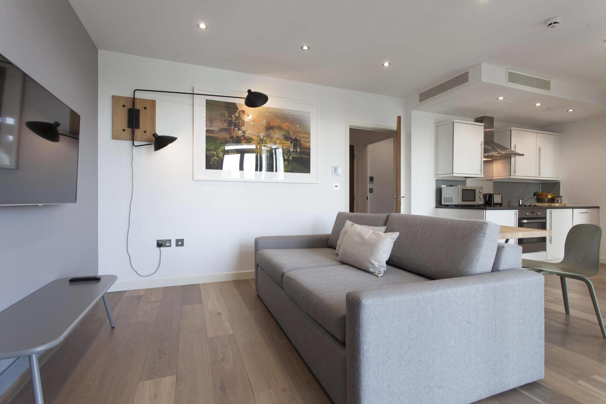 Aparthotel Adagio London Brentford Exterior photo